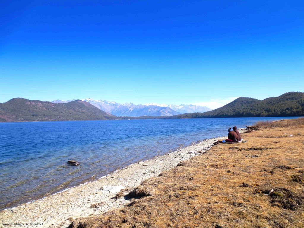 师徒两人在尼泊尔Rara湖