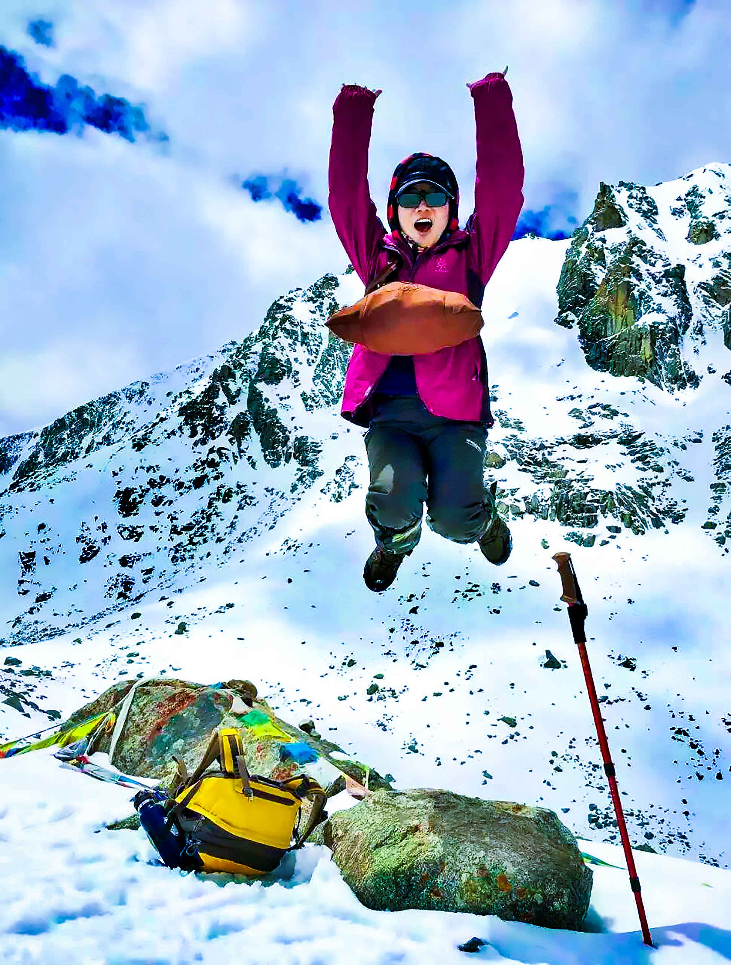 在西藏冈仁波齐雪域绕山