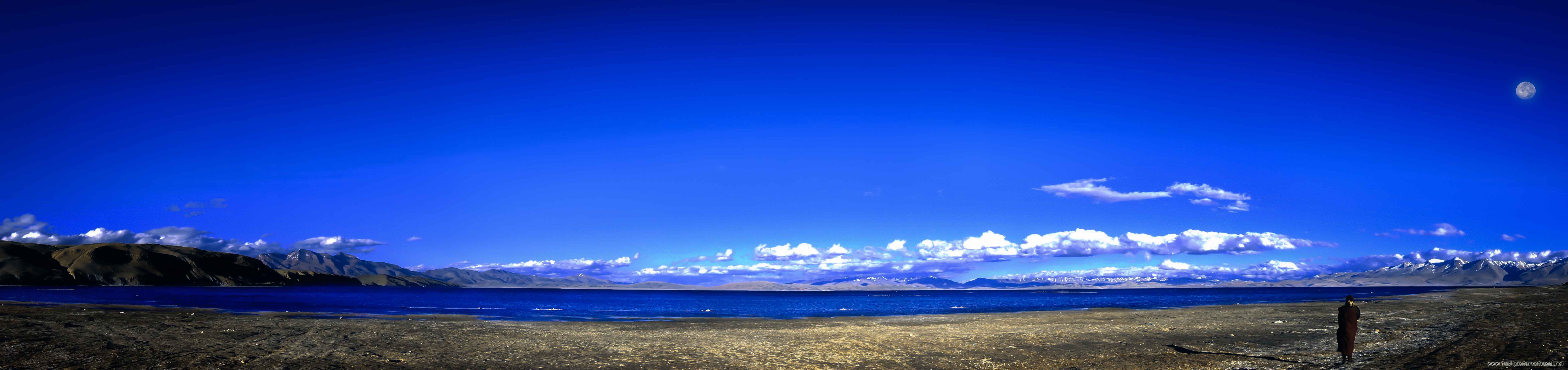 西藏高原阿里区域海拔4556米的玛旁雍错圣全景湖