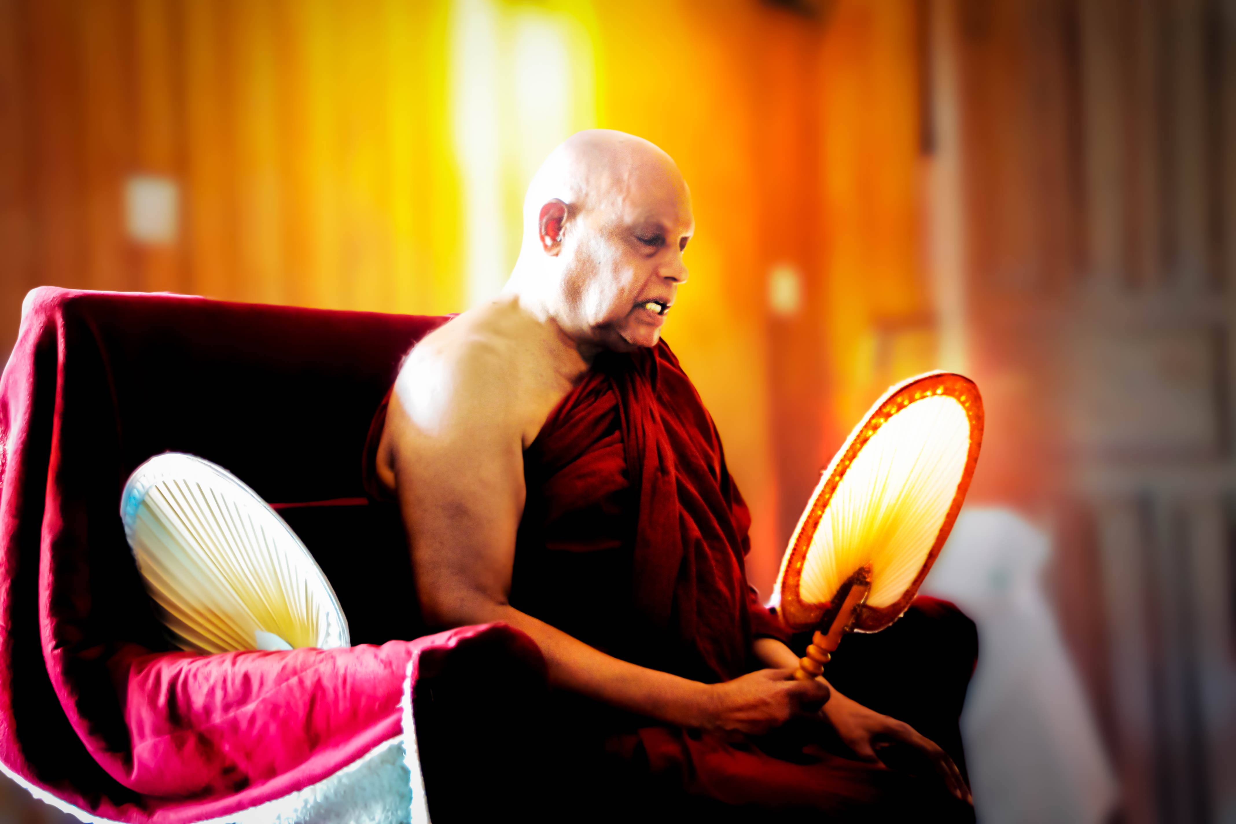 圣法大长老首次在2015年莅临喜马拉雅山并诵经祝福兜率天雪域道场